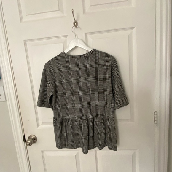 Zara Gray Houndstooth Leaf Patch Peplum Blouse
Size S - Picture 5 of 7